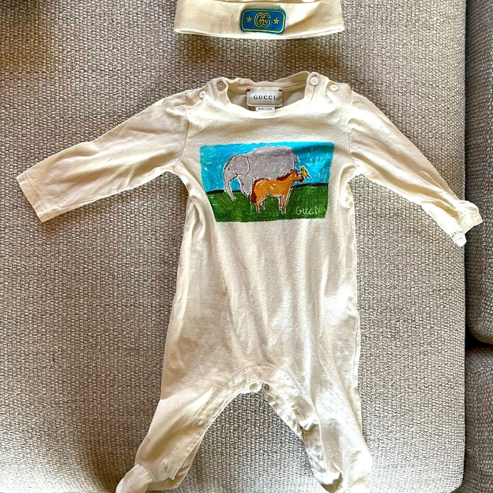 Gucci 6/9 month baby unisex off white cotton onesie with matching hat gift set